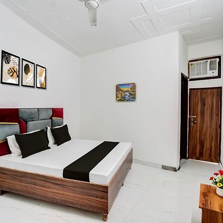 Super Hotel O Burari Új-Delhi Kültér fotó