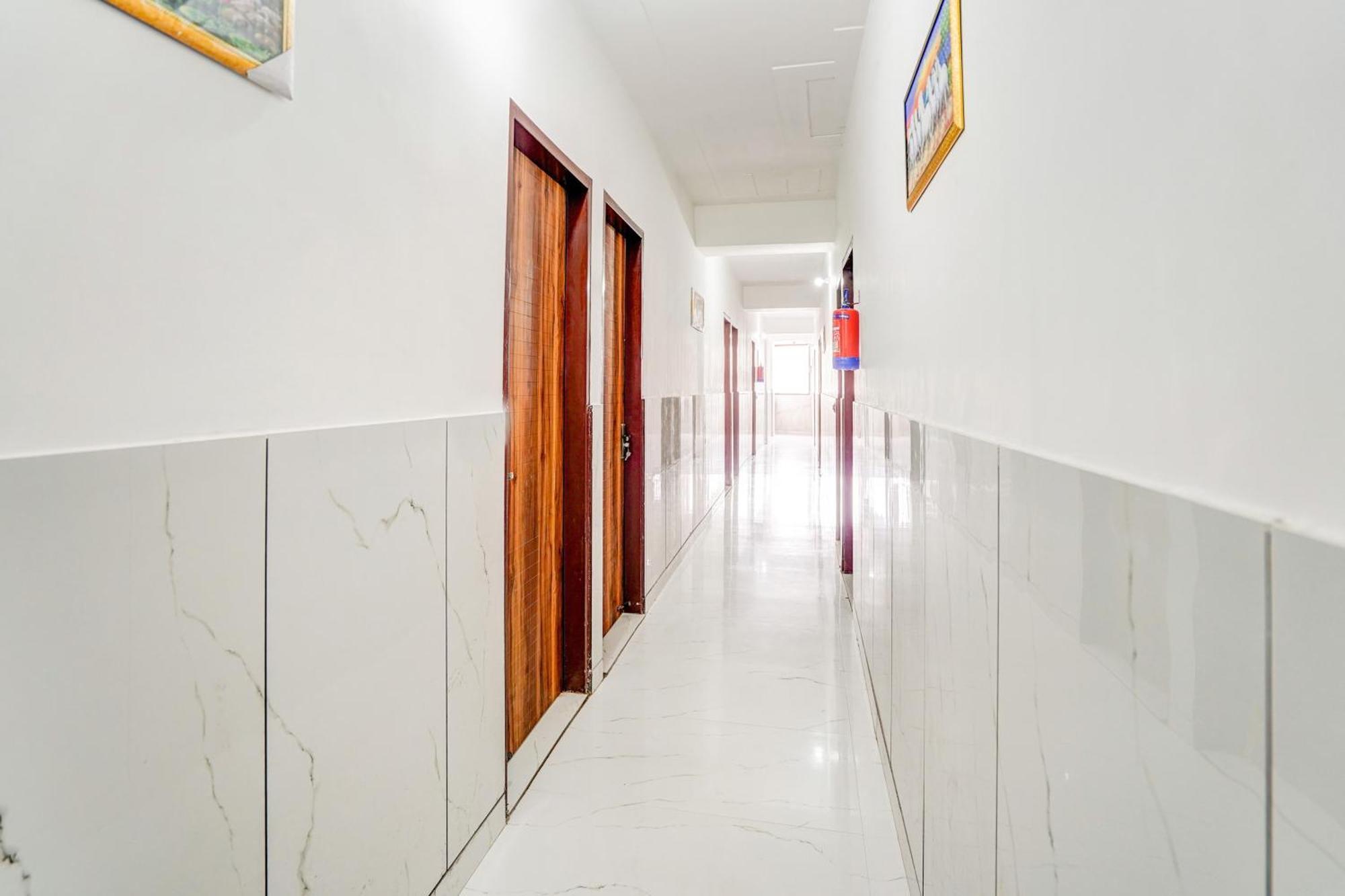 Super Hotel O Burari Új-Delhi Kültér fotó