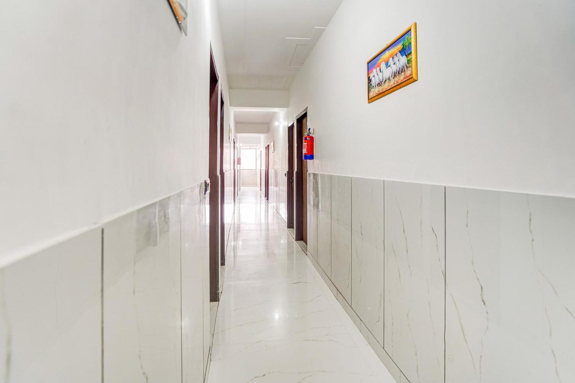 Super Hotel O Burari Új-Delhi Kültér fotó